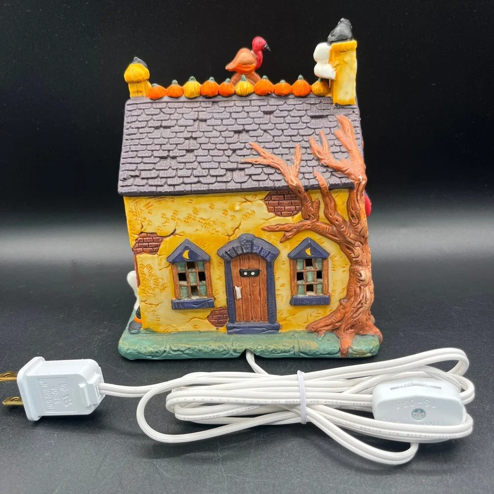 Trick or Treat Cafe Halloween Village Light Up Ceramic Haunted House New Cord